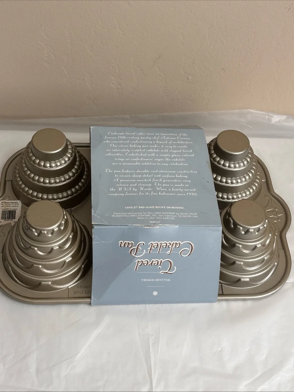 Williams Sonoma - Nordic Ware Tiered Cakelet Pan Gold 6 little cakes Vtg new USA